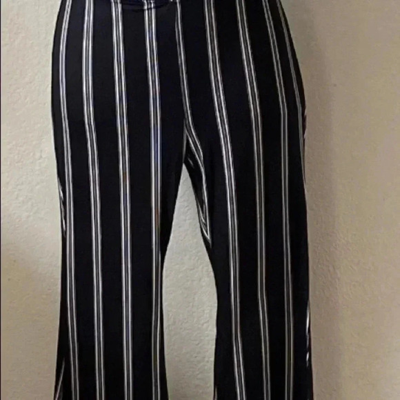 🆕Boho Vibes Black & White Stripe Flared Pants🆕 - Picture 6 of 10